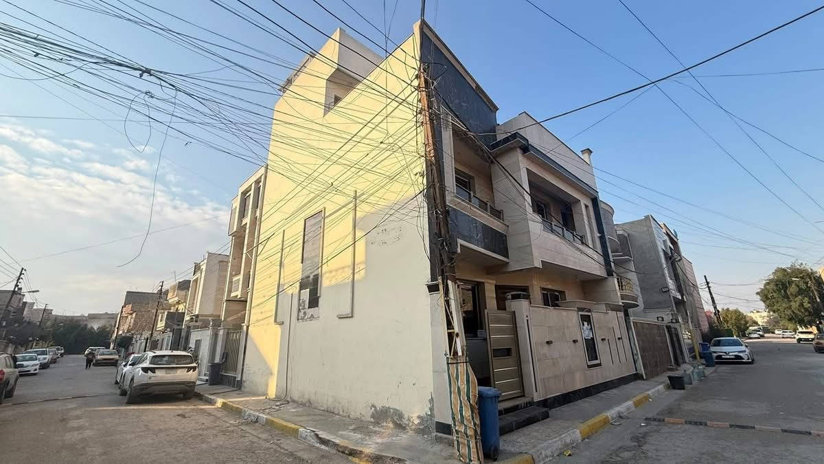 اللهم صلِ على محمد وآل محمد

🌟دار 100متر للبيع:-الدار بنائه فول 

* الدار طابقين ونص 
*  يحتوي على 5غرف نوم 
* مطبخين حار بارد 
* يحتوي عل 3 حمامات 
2 بل طابق لارضي و 1 بل طابق الثاني 
* مدخلين ستقبال ومطبخ 
* جبه 10 ونزال 10 المساحه 100 متر 

🌟نوع الملك طابو ملك صرف

🌟.📍 موقع الدار حي البساتين الضباط خلف الشقق المثلث الذهبي

 للأستفسار:
رقم الهاتف 📞::> ***********
