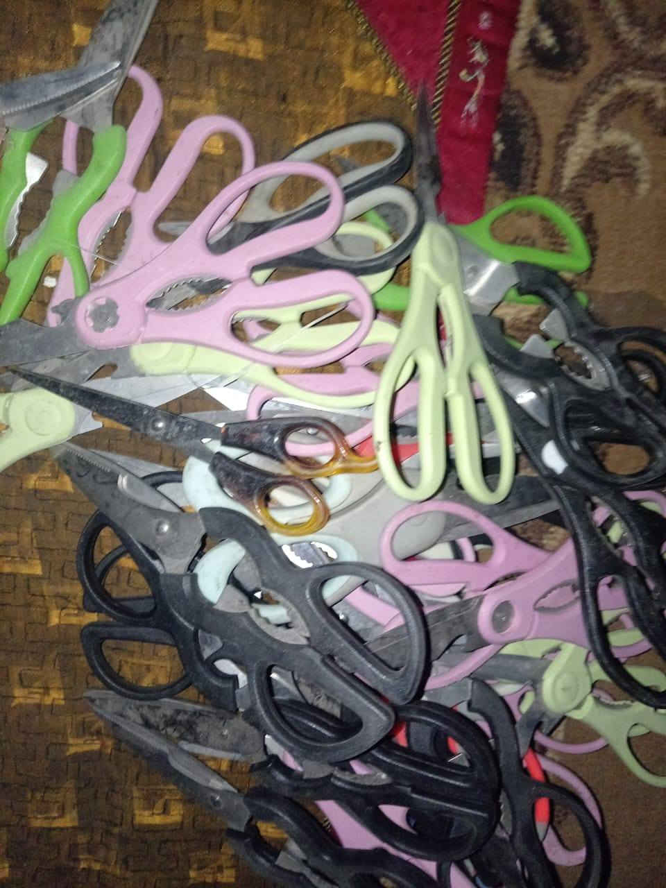 السلام عليكم تصفية محل للبيع
جزدان نسائي 132 قطعة 
ملعقة شاي ثقيل نوعية جيدة مو من هذا الخفيف 75قطعة
مقص وسط 30 قطعة 
مقص اقل من الكبير 40 قطعة 
سكين احجام متوسطة و كبيرة 35 قطعة 
مقراضة 250 قطعة مختلف الاشكال 
ملقط 500قطعة مختلف الاشكال 
جنط العدد غير معلوم صغير وكبير 
لانجري 23 قطعة 
الي يريدهن يتصل على هذا الرقم *********** او يدخل خاص
