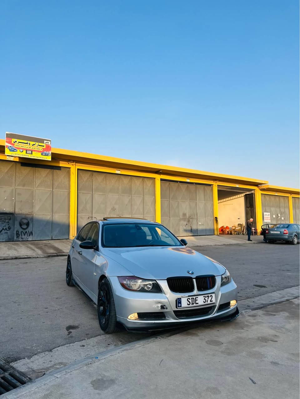 گهورين و فروتن
حجم ٣٣٠
مكينه ٥٢٨
بئدعم حيزام به خ
منفيست ايبراهيم خليل
سلايت شيشه
كوشن جلد و ١٢ حه ره كه
تحديد سرعة
قوديك شه فت
٦ گئر
كئر عادي ٠٧٥٠.٧٤٤.٧٦.٢٩
صعر ٧٥ و مجال
دهوك *********** دهوك, العراق
