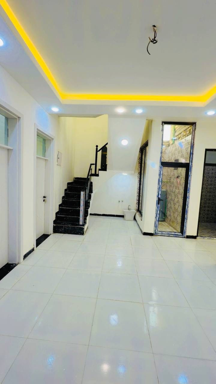 #اعلان_رقم_382

الدار للبيع 
——————————————-
⭕️طابو زراعي سند 25 (بيه معامله تطويب )
⭕️المساحة /150م
⭕️العنوان التقيه الثالثه شارع كراج بغداد القديم 

——ملاحظه تعامل السعر مع صاحب الدار مباشر—————
           
تـــفـــاصـــيـــل الـــدار طابقين كونكريت مسلح 
✨غرف نوم عدد 4
✨صاله عدد 2
✨استقبال
✨مطبخ حار+بارد
✨مجامع صحيه عدد 3
✨مناور عدد 2
✨طارمه كبيره 
—————————————- 

⚜️ للاستفسار مراجعة
   ((مـــكـــتـــب الــــتـــــــراث))
⚜️الكائن في العروبة / شارع سيد مكي قرب اللجان الطبية/الاتصال   ***********
