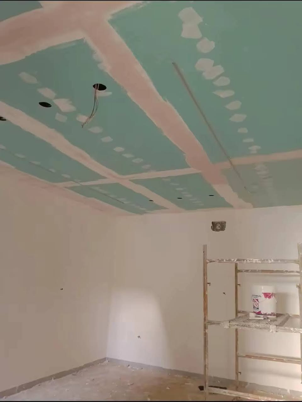 السلام عليكم 
(صباغ) متفرغ حاليا نشتغل كافه  نشتغل صبغ واجهيات والداخل وكذالك السطح.  بنواعه )  والماستك( والتابكوو) (ناشنل رافكوت غيرها ) كامل تسليم  اسعار مناسبه وشغل نظيف وصور عملنه موجوده والرزق لجميع
*********** اتصال وكذالك واتساب
