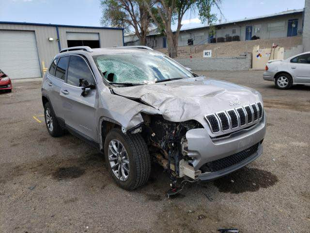 ✨ للبيع في أربيل ✨

🚘 Jeep Cherokee (بزون)
موديل 2019
محرك 4 سلندر 2.4L

🔹 فئة Latitude Plus
🔹 بصمة + تشغيل عن بُعد
🔹 هاند بريك بصمة
🔹 مقاعد جلد
🔹 شاشة وسط
🔹 كرسي سائق كهرباء
🔹 تحكم ستيرن جهتين
🔹 كروز كنترول
🔹 تحكم صوت
🔹 أندرويد أوتو + آبل كار بلاي
🔹 لايت زينون مع LED نهاري

✅ السيارة عليها أدامة كاملة ومتعوب عليها
✅ رقم أربيل باسمي

🔸 ملاحظة: حادثها (جام لغ +بنيت)
🔸 بدون ايرباك – كلها سليمة، الحادث سطحي وصور الحادث موجودة

💵 السعر: 14,500 ورقة 
📍 الموقع: أربيل
📞 الهاتف: ***********

للاستفسار مراسلة أو اتصال 📲 أربيل, العراق
