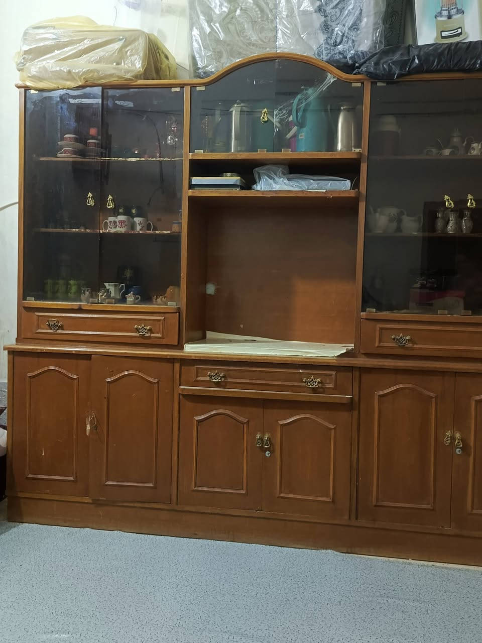 السلام عليكم معرض للبيع مرتب ونضيف سعره 250 وبي مجال قليل مكاني بصره أمن الداخلي دور الشرطه قرب مدارس البعتري وهاذ رقم وبلخدمه***********

