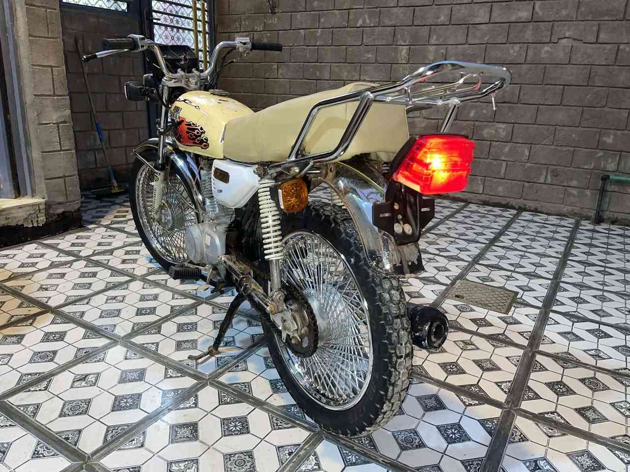 للبيع موديل ١٦ مكفولة كفالة عامة غراض جدد اوراق اصولي سعر ٢٧٥‏‪***********‬‏
