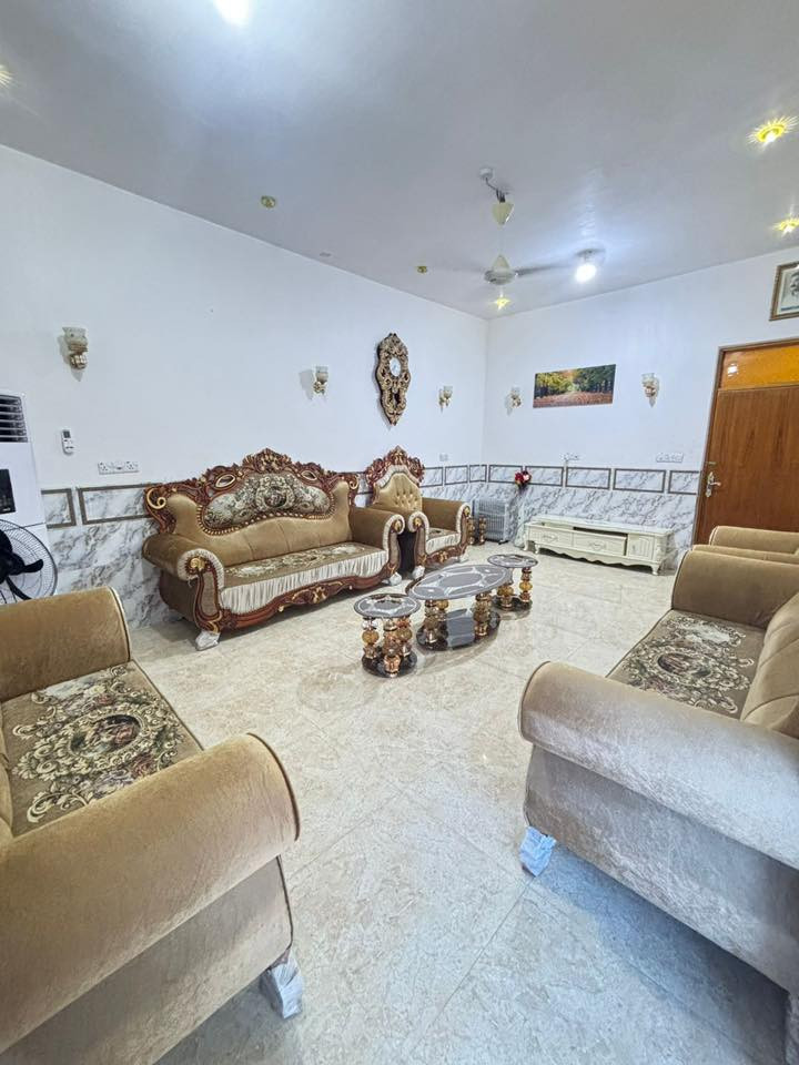 نعلن عن بيع دار مساحة 200 متر بناء حديث عرض الشارع 20 متر ( القسم البلدي) بالخدمات :
الطابق الاول :
حديقة وكراج والواجهة حجر، غرفتين نوم وصحيات داخلية وخارجية واستقبال وصالة ومطبخ
الطابق الثاني :
غرفتين صالة وصحيات وسطحين شتايكر تتوفر كافة الخدمات
والموقع مميز
- موقع واسط- كوت _الخاجية شارع القسم البلدي للاستفسار الاتصال على :
0780 554 9597
0771 657 0342
