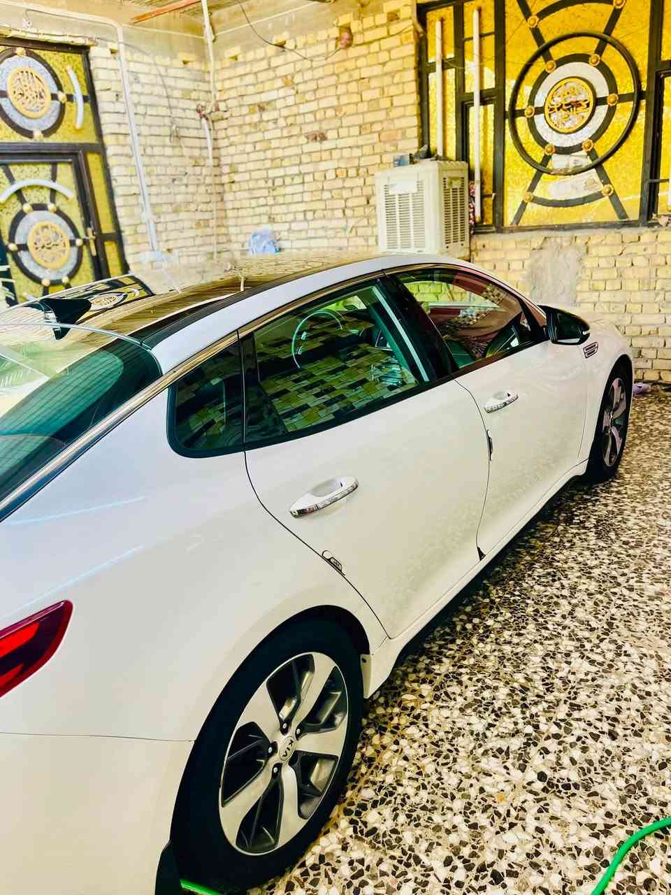 سلام عليكم
كيا اوبتما موديل ٢٠١٩ فئة S فول مواصفات 
محرك تنفس طبيعي GDI سياره بدون قطرة دوانز علئ وضع الشركة گير ومحرك 
ماء زيتي وكالة 
دهن كله اصلي 
السيارة ماشية ٩٢فقط
سيارة ولا مسج بالدشبول جيك انجن طافي حجر بيئة بيه سيارة علئ وضع الشركة 
حادثة بنيد فقط تبديل اصلي 
❗️كشنات جلد بلادي 
بانوراما 
بصمة تشغيل وابواب وصندوگ 
رادار امامي يعمل تحديد السرعة والمسافة بينك وبين السيارة المقابيلك 
رادار جانبي 
رادار خلفي 
كشن السائق كهرباء 
تبريد منفصل لمس DUAL
شاشة بلادية لمس ٨ انج ( تحتوي على نظام اندوريد + نظام IOS) وهارد داخلي 8گيگيا مع انكانية فتح الخرائط العراق 
مراية عاكسة للضوء العالي 
نظام النقطة العمياء بالمراية الجانبية 
نظام التنبية عنده الرجوع للخلف 
حساسات خلفية 
نظام ترحيب والانارة الداخلية وانارة اليدات الابواب الامامية عند الاقتراب 
شاشة كشف الاعطال 
لايت امامي زنون اوتو عالي ناصي 
سستم سماعات 
انظمة قيادة اقتصادي - اعتيادي - سبورت 
صندوك ذكي يفتح عنده الاقتراب 
انارة داخلية ثلجي بلادي 
نظام GPS
كامرة دواره 
تحديد مسار 
لايت وبگ لايت لد 
ويل حجم١٨
دبل گزوز 
دفيوزر رياضي
فول تحكم ستيرن
سيارة رقم بغداد بأسمي تحويل مباشر 
مكان سيارة واسط / نعمانية 
سعر ١٥٤
***********
