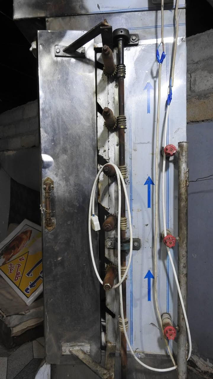 السلام عليكم شوايه دجاج للبيع سعر ٢٥٠ ماطور شغال عنوان ديالى شهربان ***********
