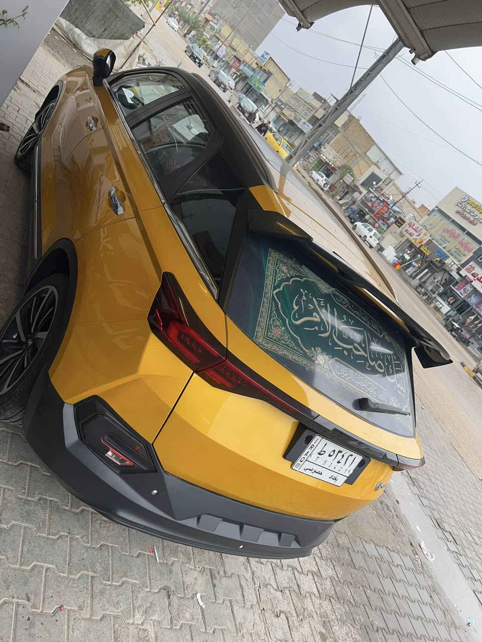 بيستون T77  موديل 2020 كلين جديده جدا.. شبابية بناتية.لون مميز..محرك تيربو.
الصناعة صيني. ناقل الحركة اوتوماتيك 7 سرعات. اقتصادية بالبانزين جدا 16 كيلو للتر الواحد
شاشات مزدوجة كبيرتان ( عدادات وترفيه).بانوراما. كامرة خلفيه رقم بغداد.  السعر 133 *********** مكاني نجف
