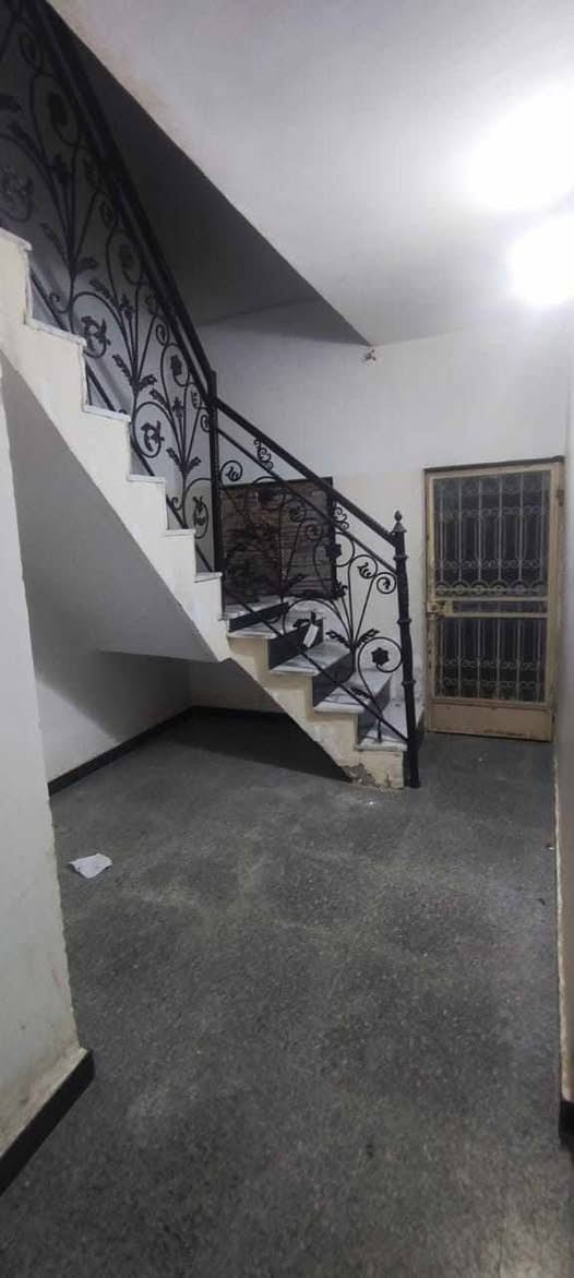 سلام عليكم بيت 100مترقرب طريق نجف حي صدرين سعر 40 كامل مكمل قريب على مجمع طريق نجف حله ***********
