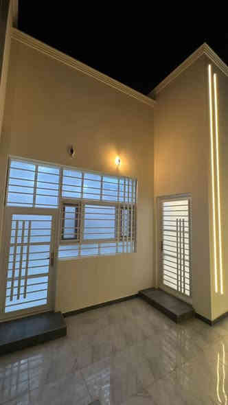 بيع او مراوس 

دار مساحه 250 متر ✅

📍موقع ممتاز حي ميسان قطاع 31 

شارع مفتوح على شارع الكيات شارع 10 متر 

يحتوي على طابق واحد 

غرفتين وصاله واستقبال ومطبخ وصحيات وكراج وحديقه داخليه 

بناء جديد صب مسلح غير مستخدم شغل درجه اولى 

للاستفسار 
***********
