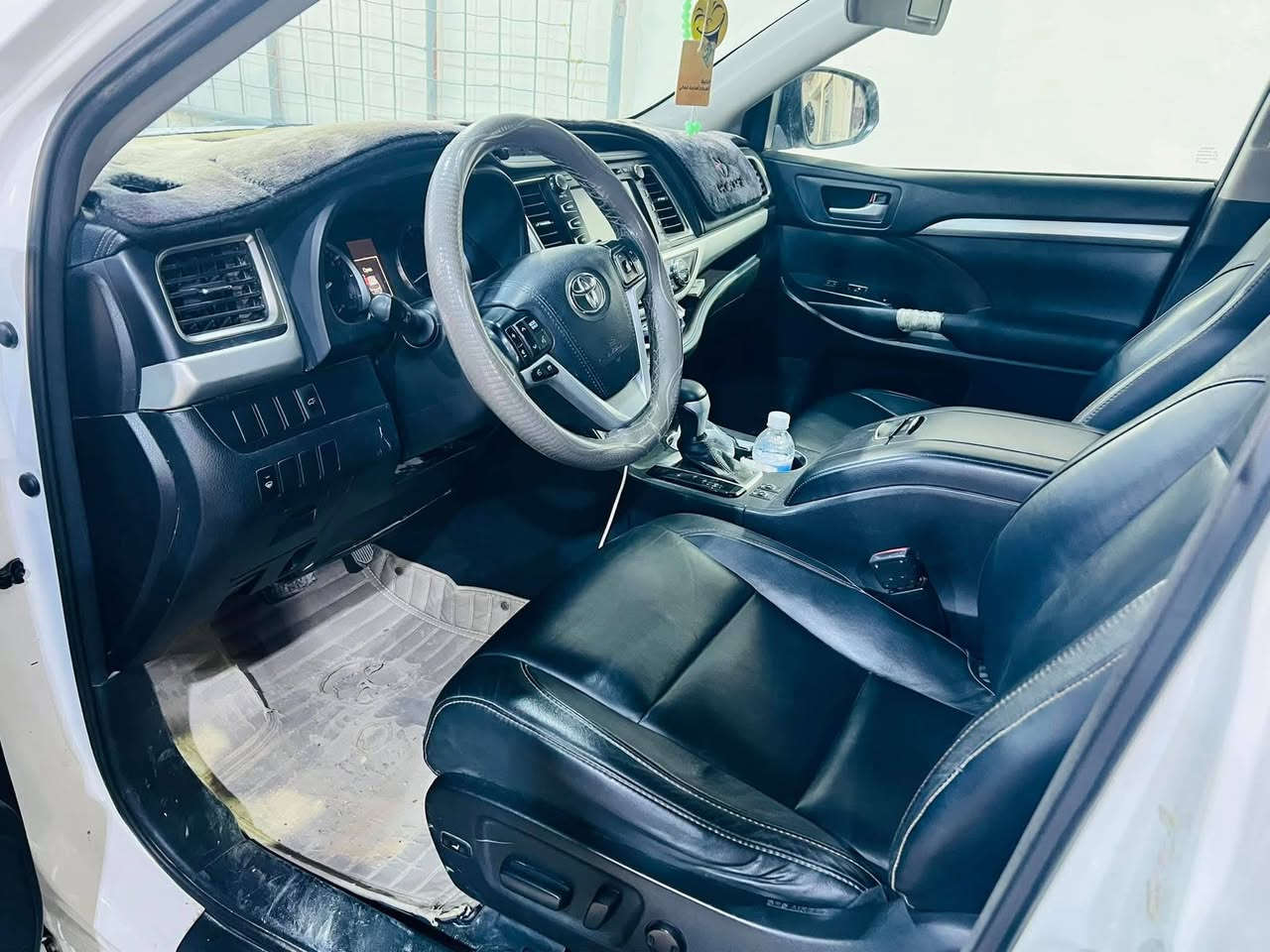 السلام عليكم
للبيع 
تويوتا هايلندر 
موديل 2016
رقم شمالي 
تحويل مباشر 
سياره فول مواصفات 
شاشه 
كامره 
تحكم ستيرن 
XLE
للاستفسار ع رقم صاحب السياره 
***********
