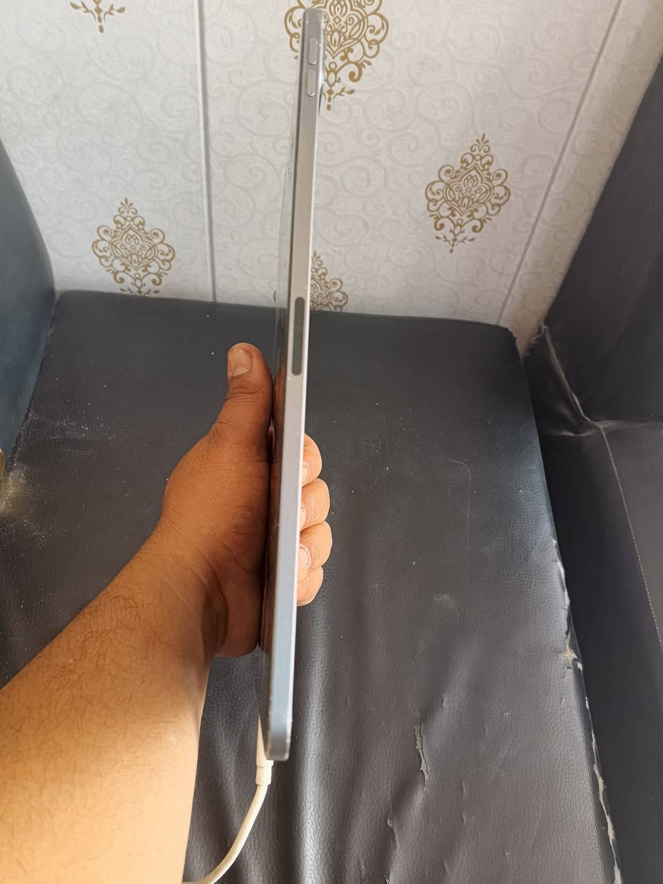 ايباد جيل الثاني الجهاز نضيف نوعآ ما بطارية ٨٨ ذاكرة ١٢٨ نضافتة ٩٠ مكاني بغداد المعامل *********** مكلف ب النشر وشرط تاخذه من البيت حتى تكون المصداقية وما اكون اني سبب ذنب او غلط
