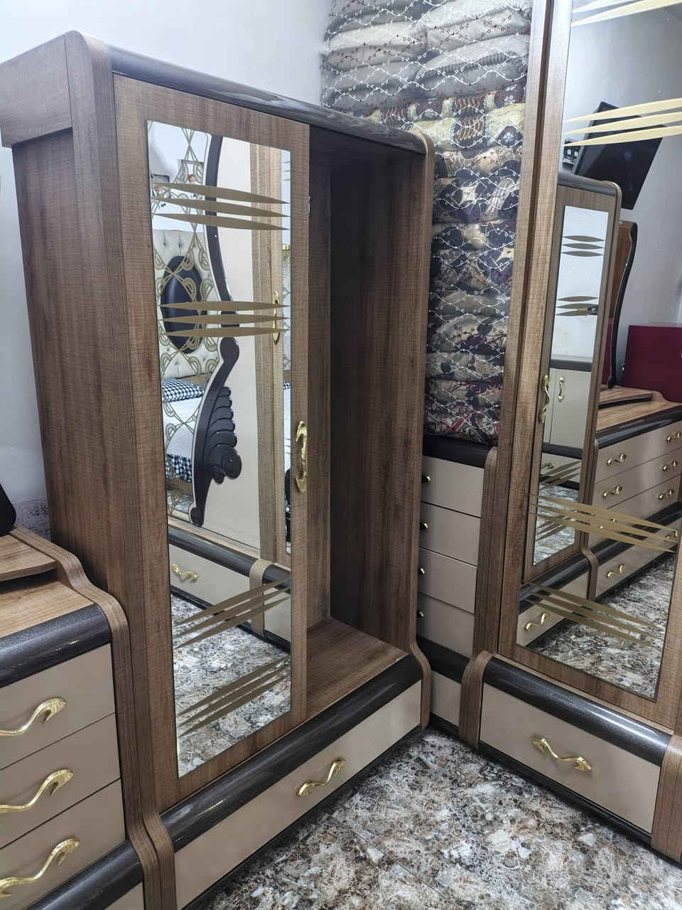 غرفه تركي ضخمه للبيع شرط اخت الجديده مثل ما شوف بالصور  السعر مليون و 800 مكان كربلاء حي الغدير لتواصل ***********
