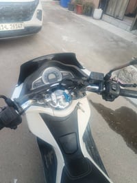 دراجة pcx جيل ثاني مكفولة كلجات ومكينة وكفرات نظيفة جدا بس كسر بسيط با...