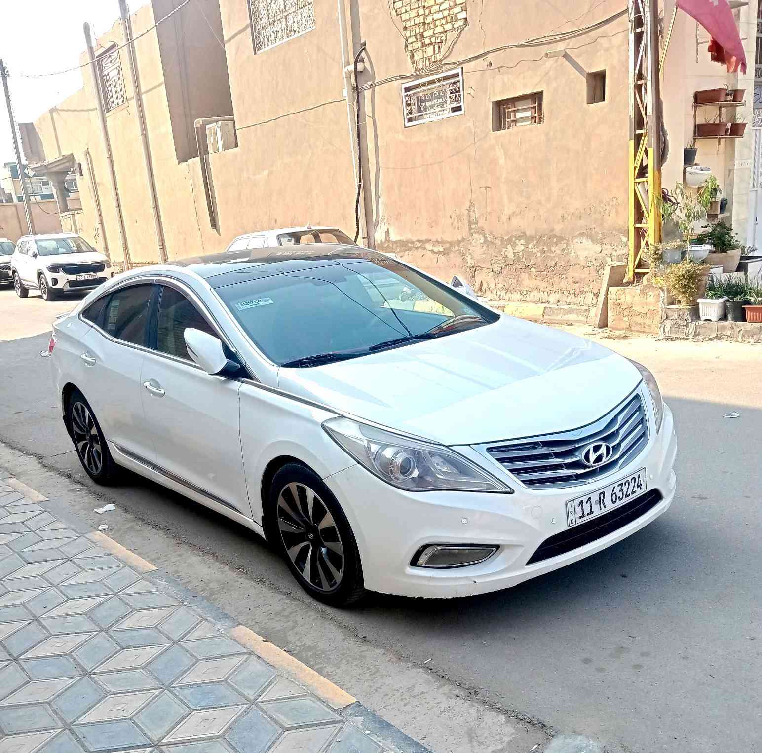 ازيرا  2014 خليجيه السياره جاهزه  رقم بغداد مشروع وطني  باسمي تحويل ثاني يوم
 السعر 
138ورقه وبيه مجال الرقم ***********
مواصفات
محرك سته سلندر V6 3000 المرغوب 
كشنات جلد + كهرباء +تبريد تدفئه قطعتين 
بردات جانبيه +خلفية كهرباء بلاد
حساسات خلفيه +بصمة 🫆 ابواب 
كامره خلفيه 
بانوراما
مري شفط + لد ترحيب+ هيتر ضباب
تحكم ستيرن
لد امامي  
شاشه ايباد 
سياره مفوله لأخير ماناقصه اي شي ترايك وين ماتريد من الشمال للجنوب
