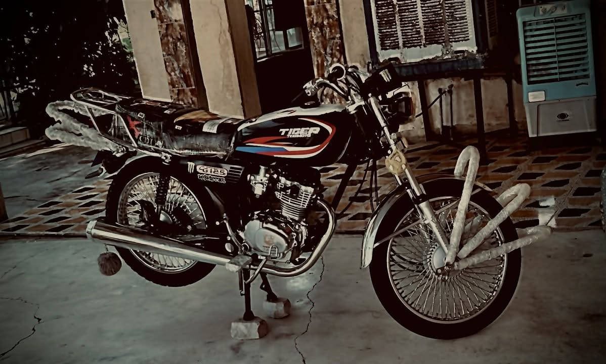 السلام عليكم 
موطور تايكر 
موديل 2022
كهربائيات كله شغاله 
مرتب 
كامل ما تصرف علي ولا ربع 
محرك ما مفتوح شرط 
السعر 450وبي مجال 
هـــ ‏‪***********‬‏
مكاني شميط
