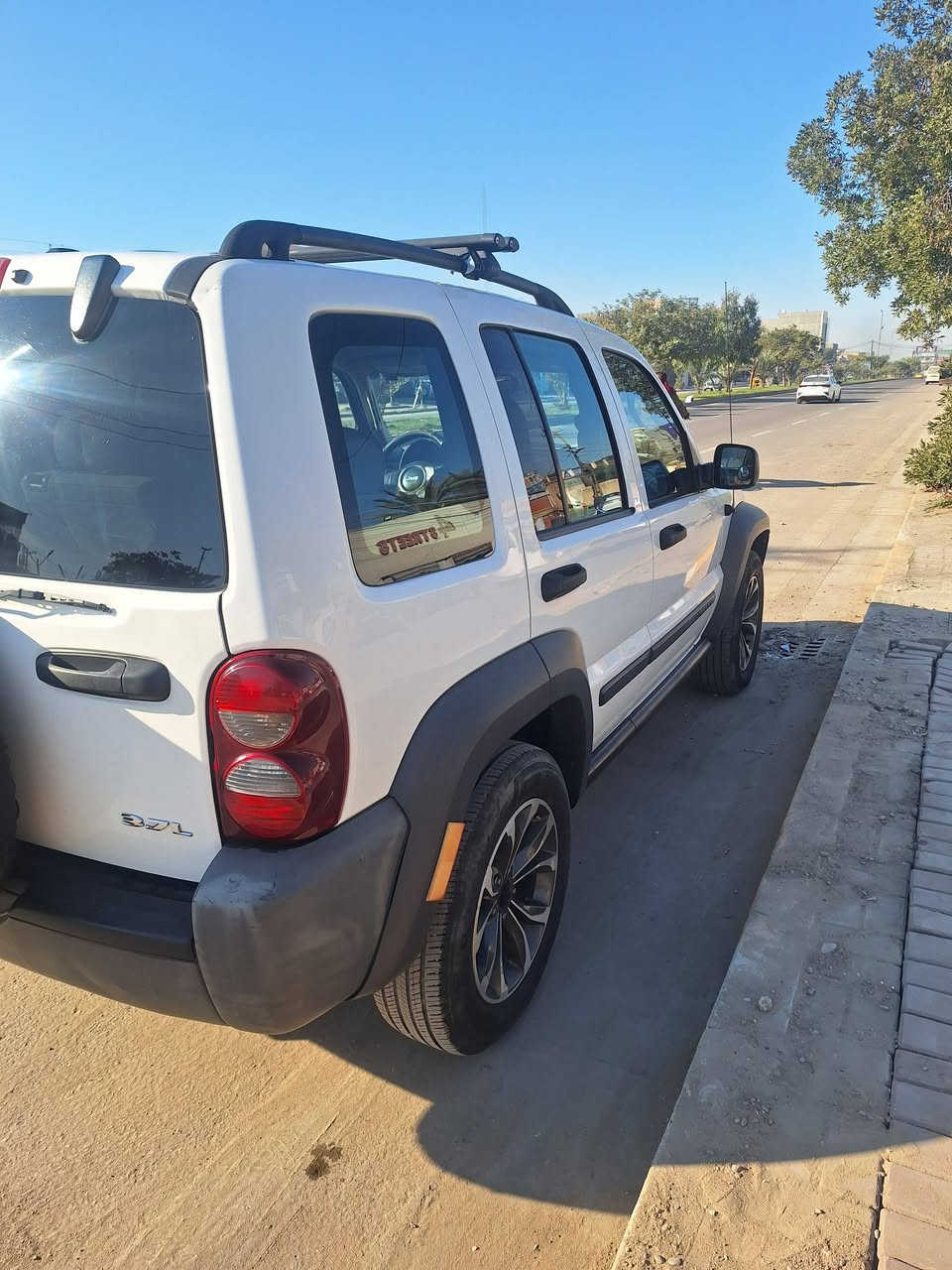 سلام عليكم ..
جيب لبرتي ٢٠٠٧ ماشية ١٨٤٠٠٠
نظافة كشرها مثل ما موضح بالصورة 
رقمها بغداد و مكينة و كير و تبريد خير من الله 
عارضها 75$ ورقة و بيها مجال بسيط 
مكاني الزعفرانية  ***********
