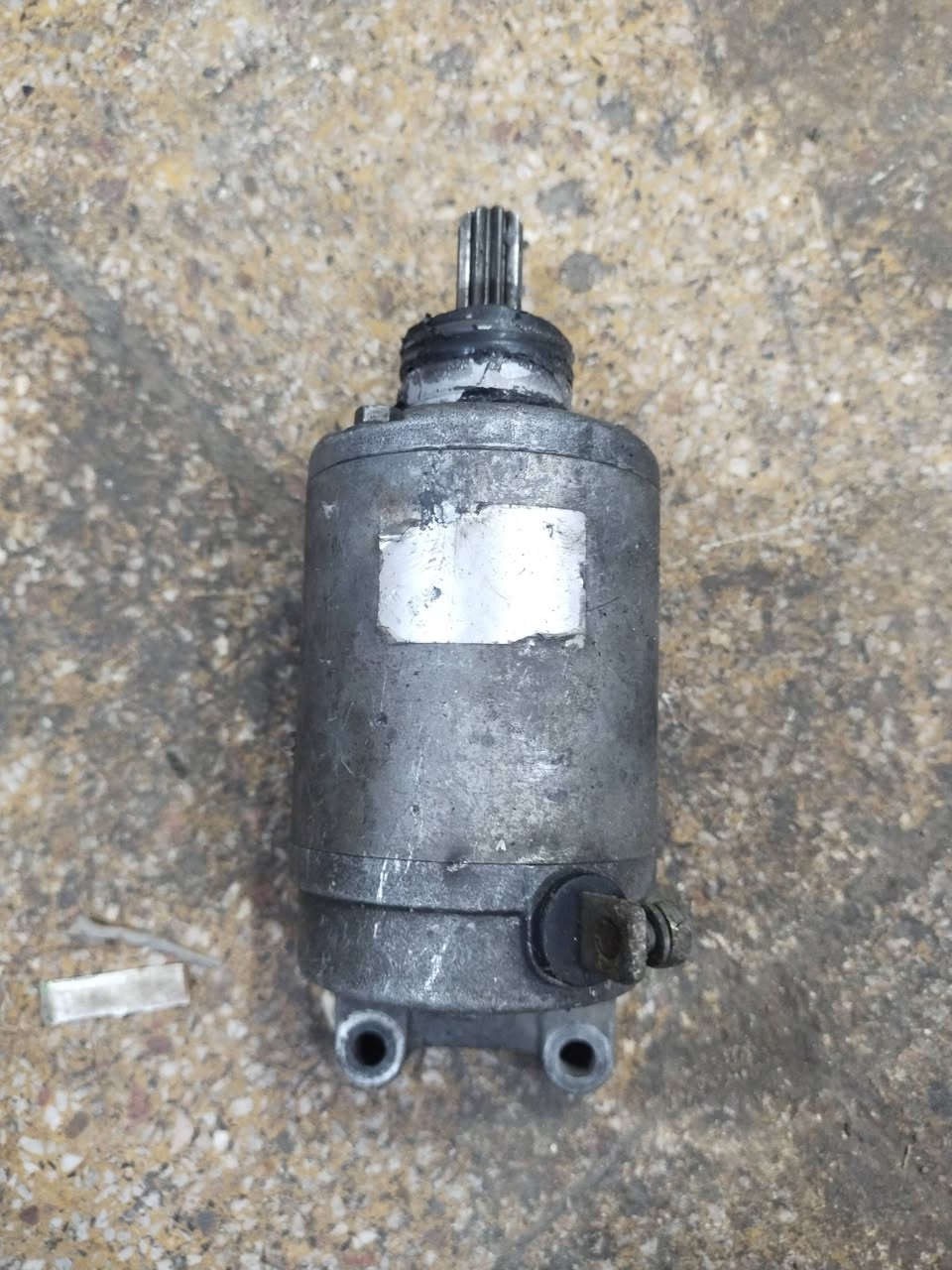 السلام عليكم شباب غراض كاوسكي+فوراي شمحتاج من هذن صور دزلي خاص واني طيك سعر واني خادم مكاني ميسان توصيل موجود جميع محافضات رقم ***********
