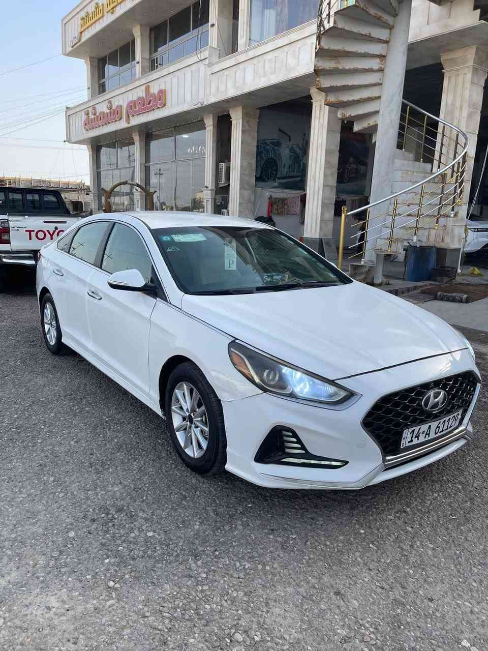 سلام عليكم للبيع سوناتا موديل 2018 وارد امريكي حادث جاملغ  أمامي وبنيد بدون دواخل بدون شواصي كفاله ورش تجميلي باب سائق والباقي كفاله محرك 2400 محرك كير تبريد حداديه كفاله رقم بصره تحويل سنويه مجدده سياره جديده سعر 125 /***********/عنوان بصره قضاء الهارثه
