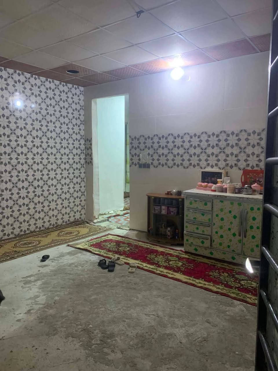 يا الله بسم الله الرحمن الرحيم ورجعنا وياكم بيت المساحه 210 البيت يحتوي على غرفتين وصاله ومطبخ واستقبال وتخاريج البيت بنائه بلوك اساس صب سقف كونكريت البيت يحتاج ملاحظات بسيطه عنوان طالبو  زراعي سان 25 اقرار محكمه
البيت النجف الاشرف نهايه قريه الغدير سعر البيت 35 وبي مجال الاستفسار واتساب او اسفل الرقم يتوفر لدينا جميع المساحات والخدمات ***********
