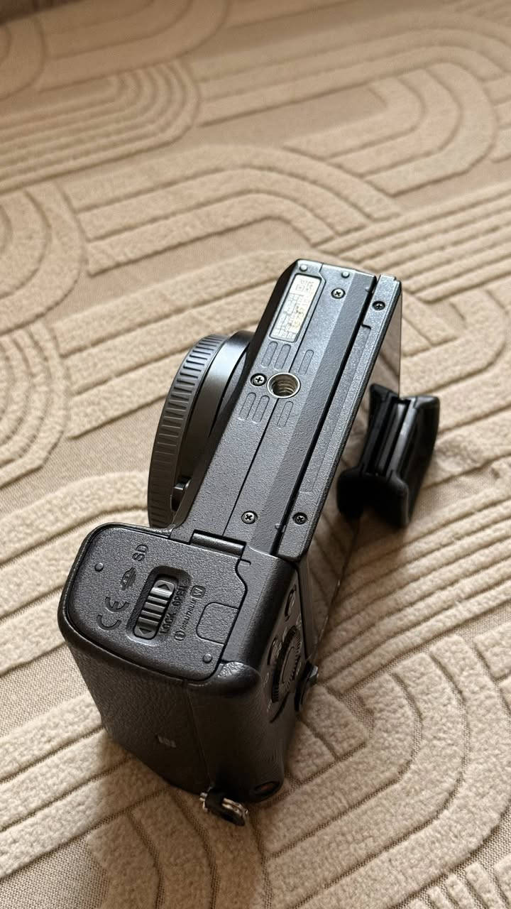 كامرا للبيع sony a6400
  50 f1.8 مع عدسة
نظافة الكامرا والعدسة 100% موجودة كامل ملحقاتها شاحنة و بطارية اصليات وكارتون
البصرة 📍
السعر 900
***********
