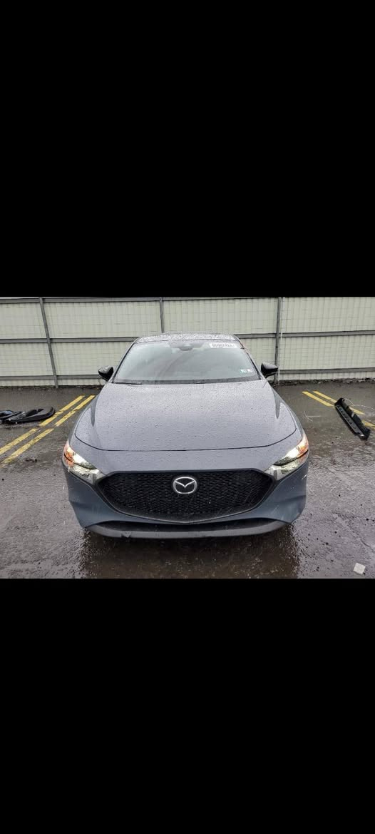 السلام عليكم مازدا 3 2023فول مواصفات  الحادث مثل ما موضح رقمتها على حادثها ابيعها على حادثها 
*********** واتساب مكانها بغداد
