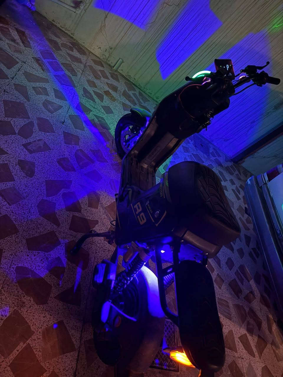 للبيعR9نضافه شوف العين كلشي شغال السعر 400اوبي مجال للتواصل ***********
