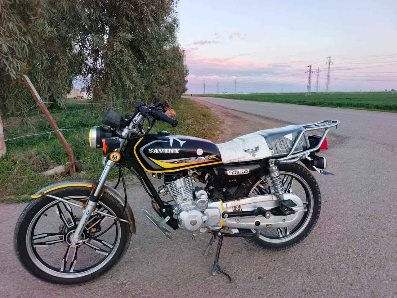 سلام عليكم سافين موديل 2021محرك شرط مامفتوح لاصرف ولا بخار ولا صوت مكينه خرسه دبلات خلفي مامي جديد تايرات جديد وياله جديد شلعه ومعدل بشرط 

  سعر 425بي مجال لشراي خاص مفتوح رقم الهاتف ***********
