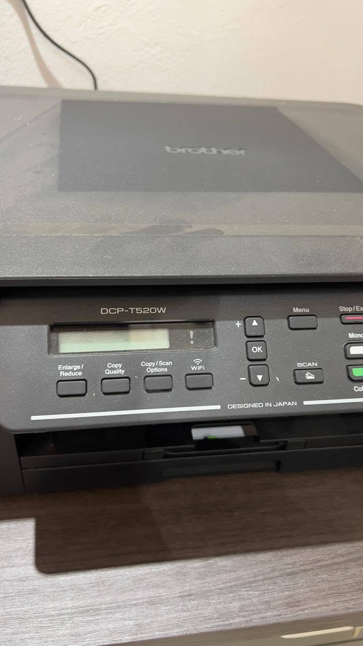 طابعة Brother نظيفة جداً اسعماله قليل رقم الموديل T520
طبع اسود وملون
وياها ميز خشب نظيف كلش
وياها تلافة مال ورق (شريدر)
ابيع كل الغراض سوية
السعر الكلي 200 الف وبيه مجال

للاستفسار واتس اب : ***********
