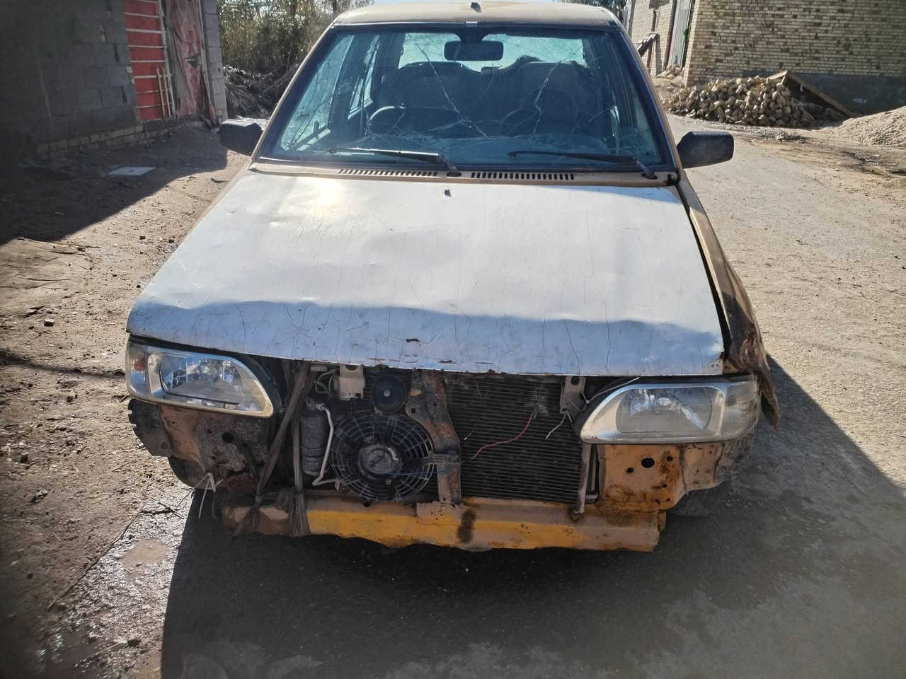 السلام عليكم سايبا مديل 2012سنوية صار سنة من منتهية عليهة غرامة ٢٠٠ الف هيئه مااعرف شكد عليهة مكينة تعبانة بس دخان قوي والشاصي من كدام طاك واباقي كلة جديد من تاني وربع فلنجات اربع دبلات هنة ولوي ومشط السيارة كلهة جاهزة بس مكينة وشاصي عوزهة راعيهة موجود بس انة ابيع كلة علة المشتري السعر ٦٠٠ الف ***********
