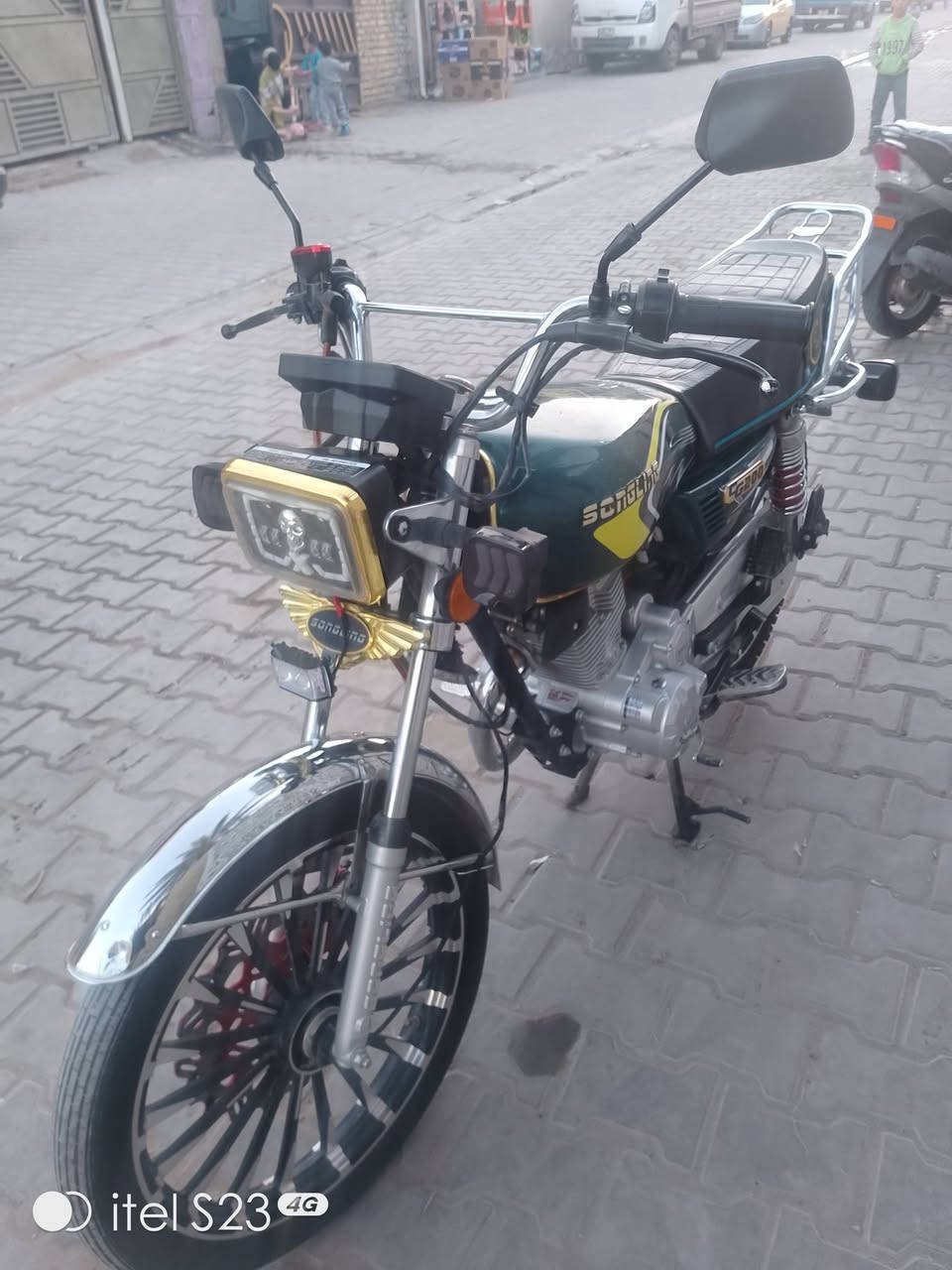 سلام عليكم سيفان للبيع دراجه جديده رمبه برغي مامفتوح بيه على وضع شركه ستعمال مال بيت 900 وبيه مجال مكاني بغداد ***********
