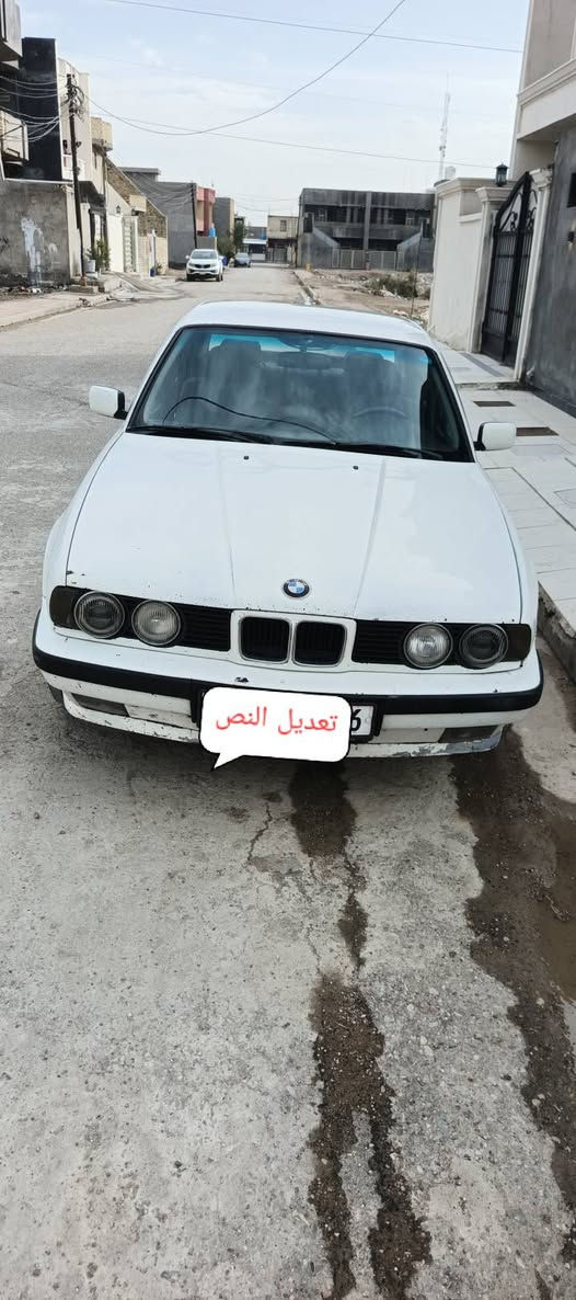 السلام عليكم بئم دبليو 520 موديل 91  السياره خير من الله ما عيزها شي شرط حداديه تخم تاير كير مكينه تبريد كهربائيات كلها شغاله كفاله شرط السياره احله من الصور رقمها نينوى  سنويه 29 يله تسقط العنوان بغداد الحله السعر 50  وبيها مجال الاستفسار عله الرقم ***********
