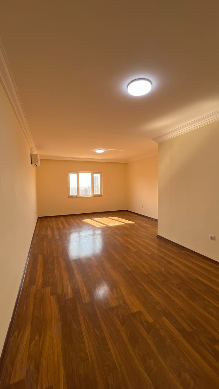 فرصة مميزة للسكن الراقي في مجمع افروستي – نوع B

شقة للبيع في مجمع افروستي

📐 المساحة: 186m

🏢 الطابق: 9

🌤 أطلالة جنوب.غرب مباشرة على الحدايق

للمزيد من المعلومات:

0750 200 8118

0770 448 8118
