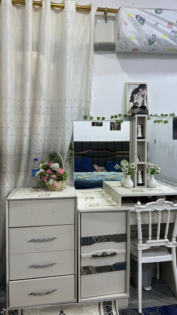 غرفه استعمال 5 اشهر فقط شكلها ضخم وعمليه 
ب مليون 250 قفل اشتريتها بمليونين


**إذا كنت صاحب هذا الإعلان وتريد حذفه لأي سبب، رجاءا أرسل رسالة إلى الدعم الفني**