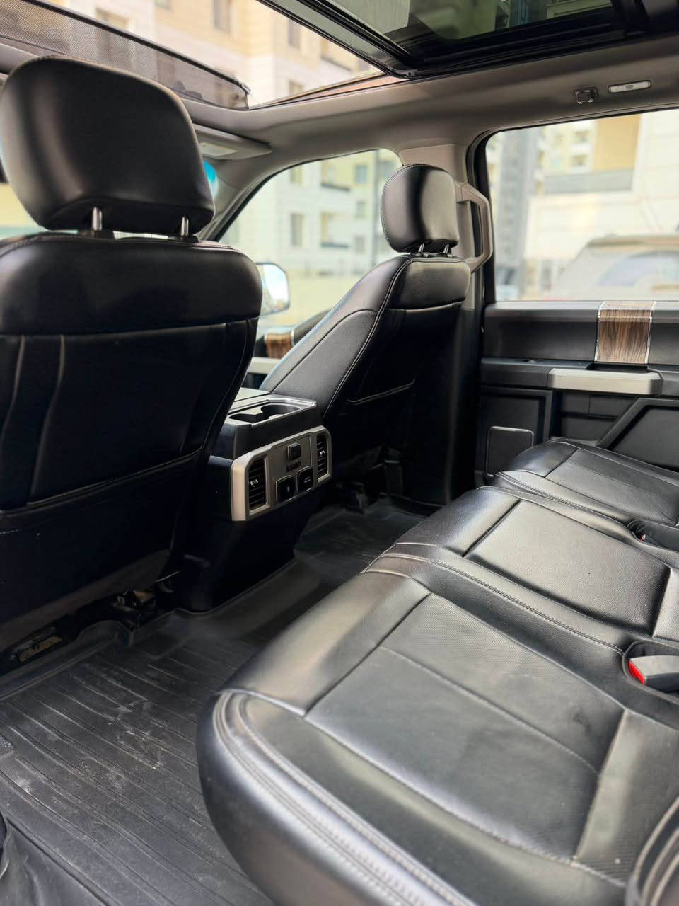 فور F150 مودئل 2020
لارياد فول مواصفات گير طياره بانوراما
 8 بستن بنزين
رقم اربيل سياره له   دهوك 
سعر 275$ ورقه 
*********** دهوك, العراق
