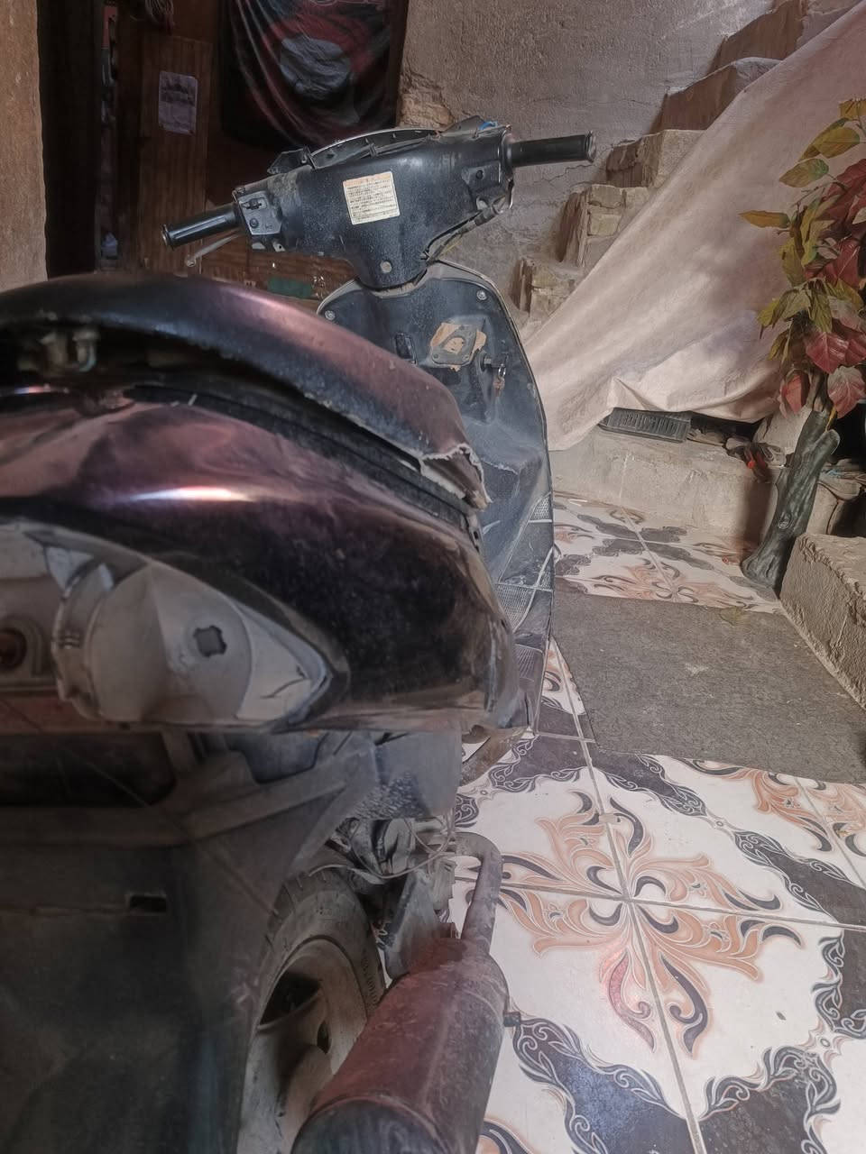 دراجة زازوكي
دراجة ما تشتغل فقط عوزها عقل فقط وتشغل طبيعي
الدراجة جانت تشتغل بس احترك العقل مالها
الدراجة باتري موجود لايات أمامي يتشغل على الداينمو الكلوبات خلفيا شغلاة بس ماكو كلوبات ونقص خشاطتهاا الأصيلة وتشغل سلف 
الدراجة, 125 وبيها مجال لطيبين
المكان بصرة
الرقم ***********
