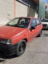 رينو كليو موديل 1991  طخم امامي خلفي جديد  باتري جديد  وايرمنيه كلها ش...