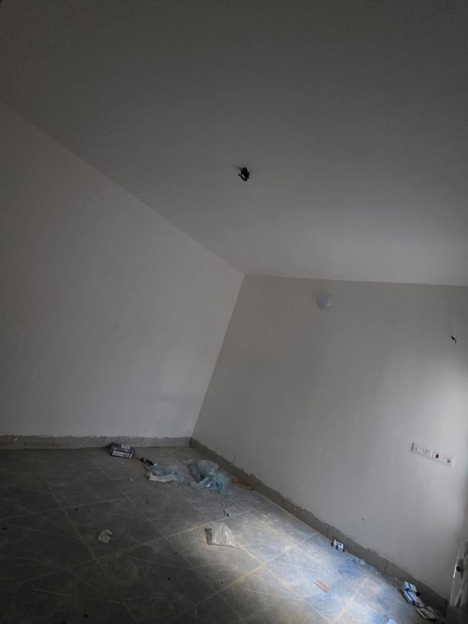 السلام عليكم
دار للبيع #تكريت الديوم حي التوحيد قرب جامع الويس

 مساحه 100 متر واجهه 5 متر

 بناء حديث يتكون من 

3 غرف نوم

صاله وسطيه

مطبخ

استقبال

3 مجاميع صحيه

ارضيه بورسلين 

سقوف ثانويه

للاستفسار الاتصال على الارقام
***********
*********** #مصطفى_ابو_يزن
