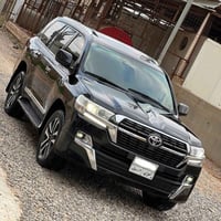 لاندكروز GXR • ٢٠١١ • ٢٢٠ الف كم