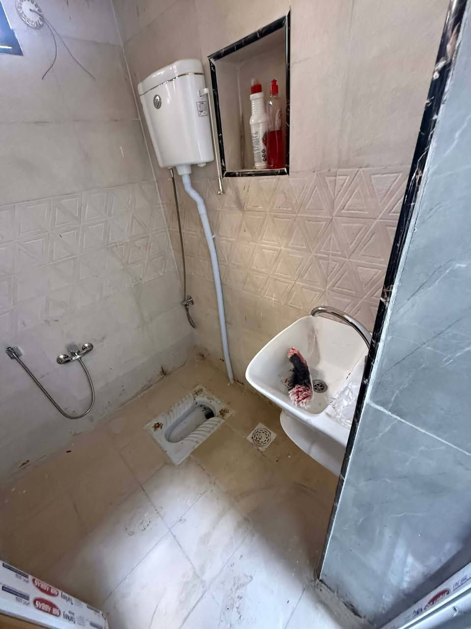 بسم الله الرحمن الرحيم يعلن مكتب بركات علي الاكبر للعقار 🔱بيت للبيع المساحه 100 متر طابق ونص 💡 السعر 98 مع المجال  حي النداء شارع مجمع بيتي عمود 54 ✅ 🌛 منطقت 49
الطابق الاول يحتوي على ♻
✅غرفه
✅صاله
✅مطبخ
✅استقبال
✅حمامات خارجيه وداخليه
#الطابق ونص
✅غرفه عدد 2
✅صاله
✅مطبخ
✅حمامات
البيت درجه اولى بناء حديث

🌖
للاستفسار *********** 
📩📩
#ملاحضه_يوجد_واتساب📩
