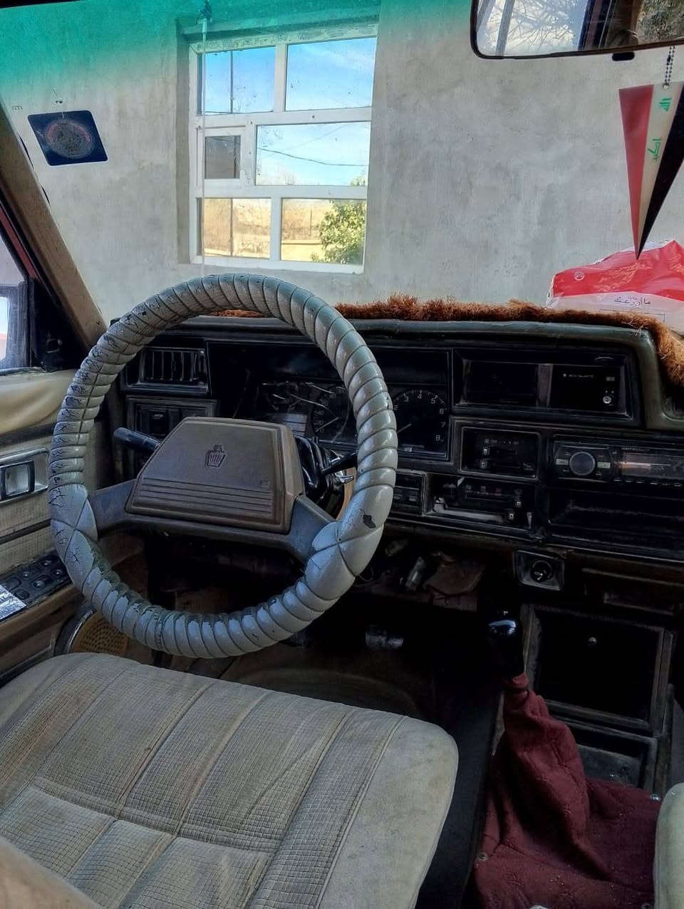 للبيع
سوبر 

موديل 1982

محرك اصلي

شرط لاصرف ولانفخ 

كهربائيات كلها شغالة 

طخم تاير خط ابيض  جديد +ويلكب 

رقم جديد 12 سنوية لغاية 2030 

كاربون بيها 

رقم الهاتف : *********** اسيا 

الكورك :***********

السعر 28 وبيها مجال قليل مكان السيارة موصل
