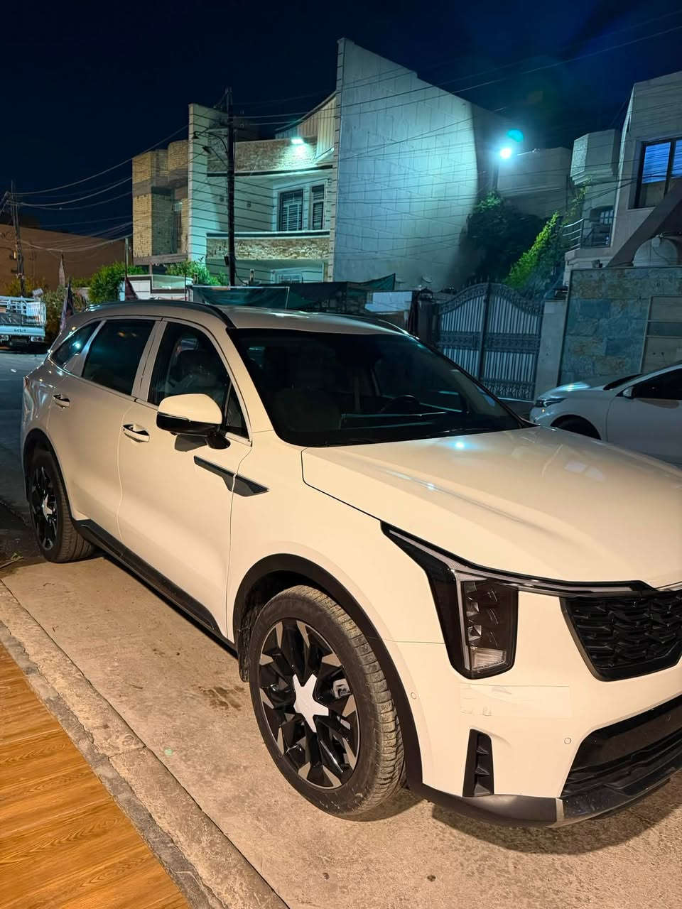 السلام عليكم سورنتو 2025 ماشيه 6000الف بحاله زيرو مكفوله كفاله عامه
مواصفات

٤ كامرات 
داتا شو 
ويل ٢٠ 
دبل كشن كهرباء 
صندوق كهرباء
شاشه متصله
تتقدم وترجع ع بصمه

سياره جديده بعدها نايلون الزيرو

العنوان البلديات شارع المصرف

***********
