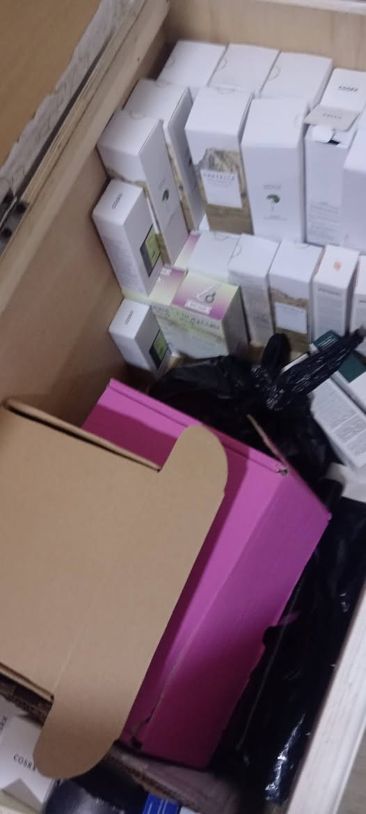للبيع منتجات اصليه المنشا كوريا 🇰🇷 وشركةثانيه  فارمسي اخوان منتحات اصليه لااوربي ولاحاجه بالف بحدود 4ملاين صارن عليه منو يفيدنه وصل موجود الله شاهد بيهن ربح اقل قطعه تربح 5000 وبقيه بيهن ربح حته15 اخوان رجا مايعرف بيهن لايضل يتفلسف ويحجي كلام فارغ اكرر منتجات اصليه سبب بيع دوام ماعندي وقت وصل موجود 
اابيعهن تنطيني نسبه ربح عليهن لان انه هم عله باب الله شوف سعرهن بل وصل عن الحلال والحرام تريد نصهن ميخالف هم ابيعهن اخوان يفدن اصاحب بيجات ومحلات راقيه  
مكاني البصرة توصيل كل محافضات موجود ***********
