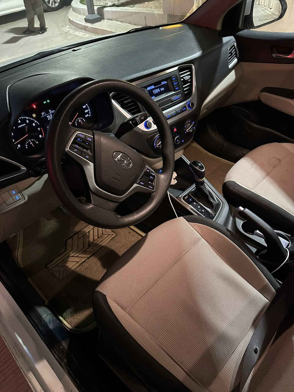 Hionda Acsent 2022
91000km ڕۆشتوە 
سەیارەکە زۆرجوانەو بێ عەیبە 
درگاو چەمەلەغی لای سایەقی بۆیاخە 
ئەو شوختەشی هەیە کەلە ڕەسمە کاندا دیارە 
چاک نەکراوەتەوە 
***********
***********
