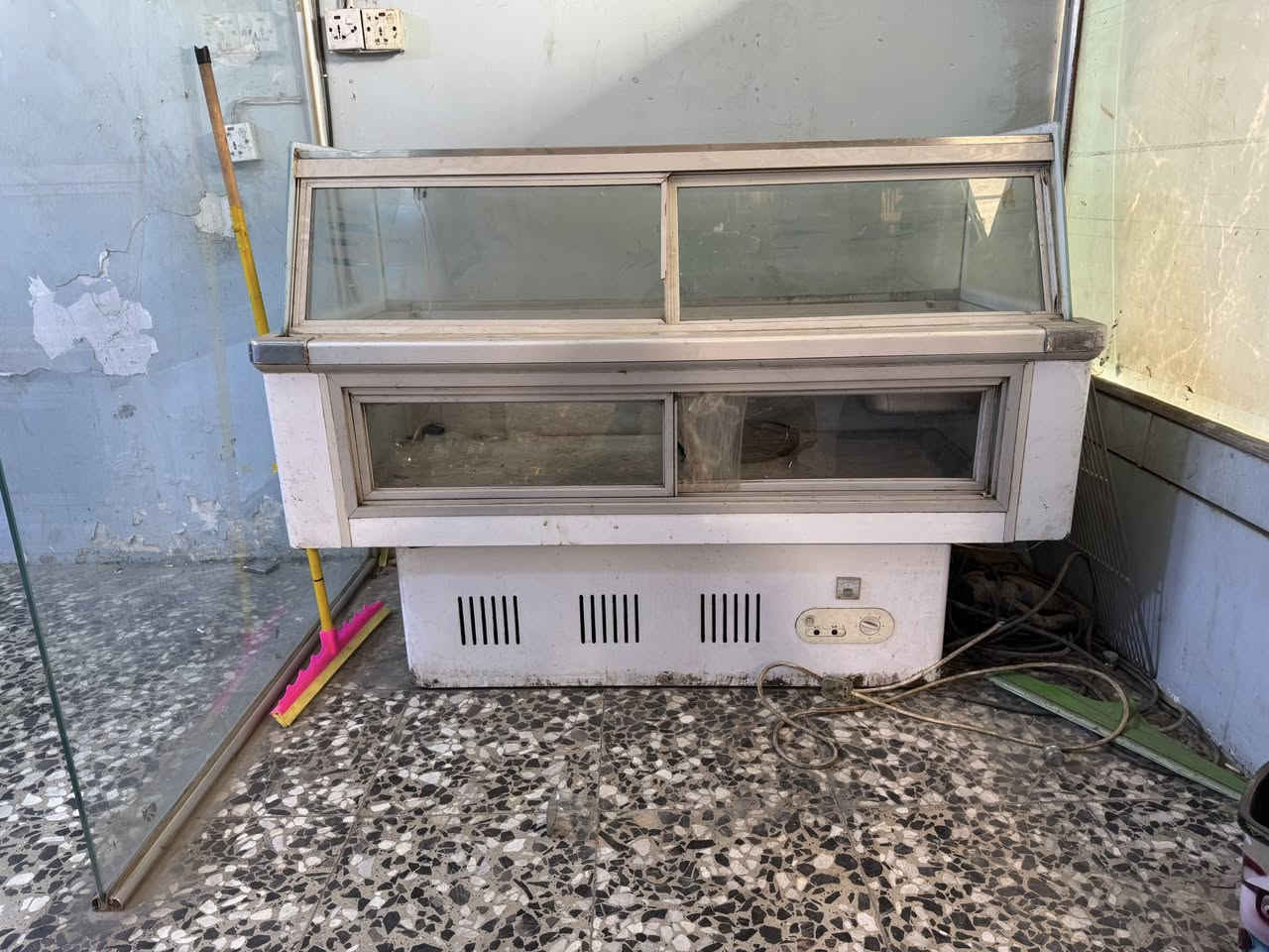 غراض مطعم للبيع اللي يحب يتواصل موجود على الواتساب ***********
