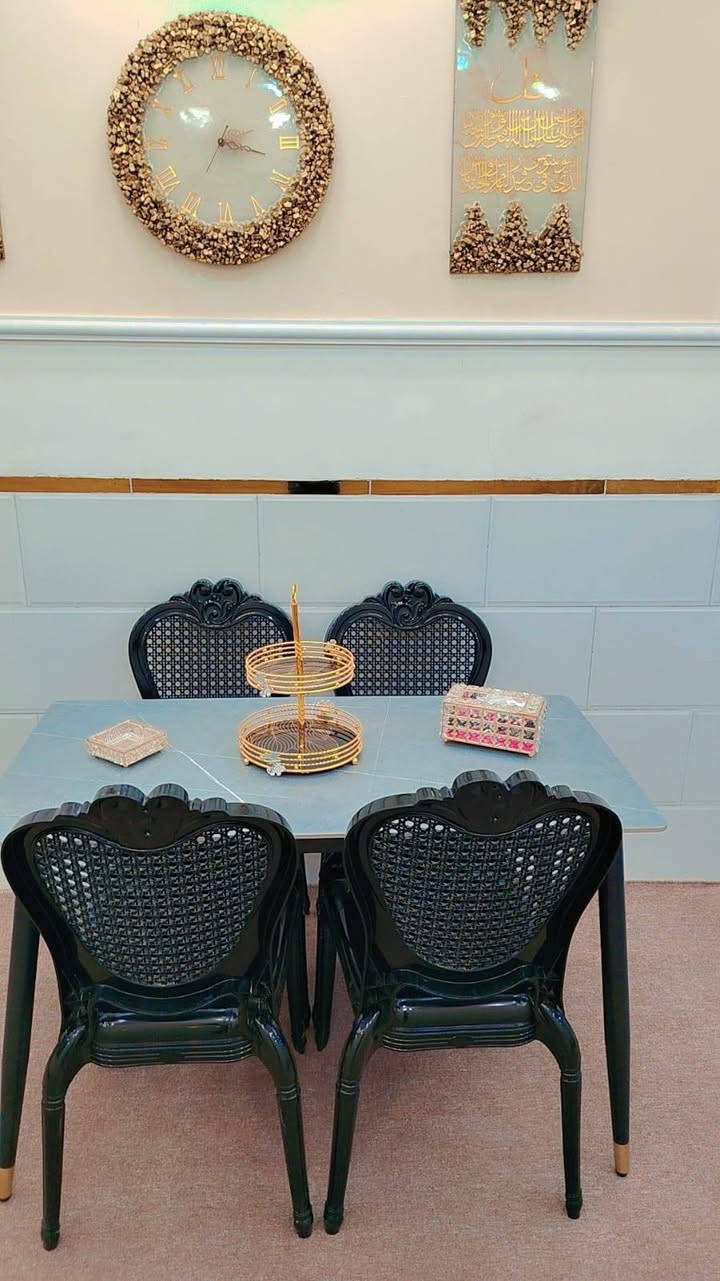 ميز طعام مرمر بورسلين بلكراتونة ثقيل لاعلى درجة 150 قفل عنوان الشعب حي التجار موجود توصيل ***********
