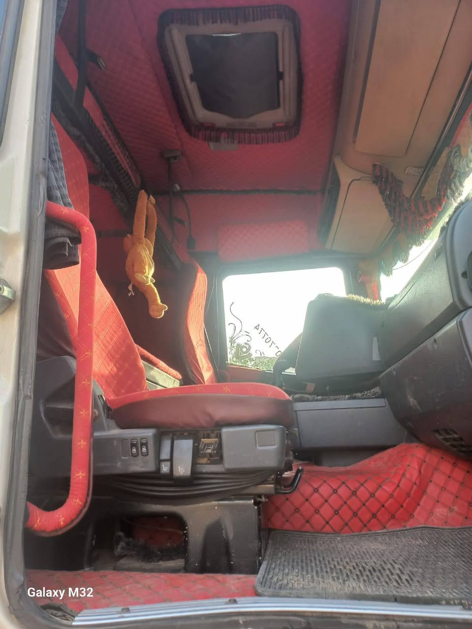 السلام عليكم اسكانيا للبيع موديل ٢٠٠٥ بدون اضبارة  مربوطه براد سعر ١٣٥ $ للاتصال عالرقم ***********
