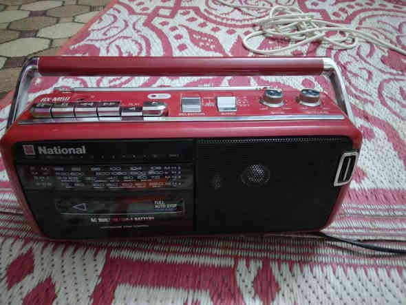 السلام عليكم راديو مسجل ناشونال شرط صنع اليابان وليس اندنوسي جديد نضافه ٩٥% ٤ موجات اف ام جهاز ع وضع شركة السعر ٧٥  يوجد توصيل جميع محافضات هاتف ***********
