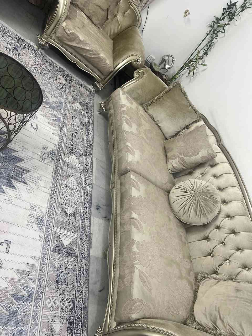 بيع تخم قنفات و ميز طعام في بغداد 
***********
