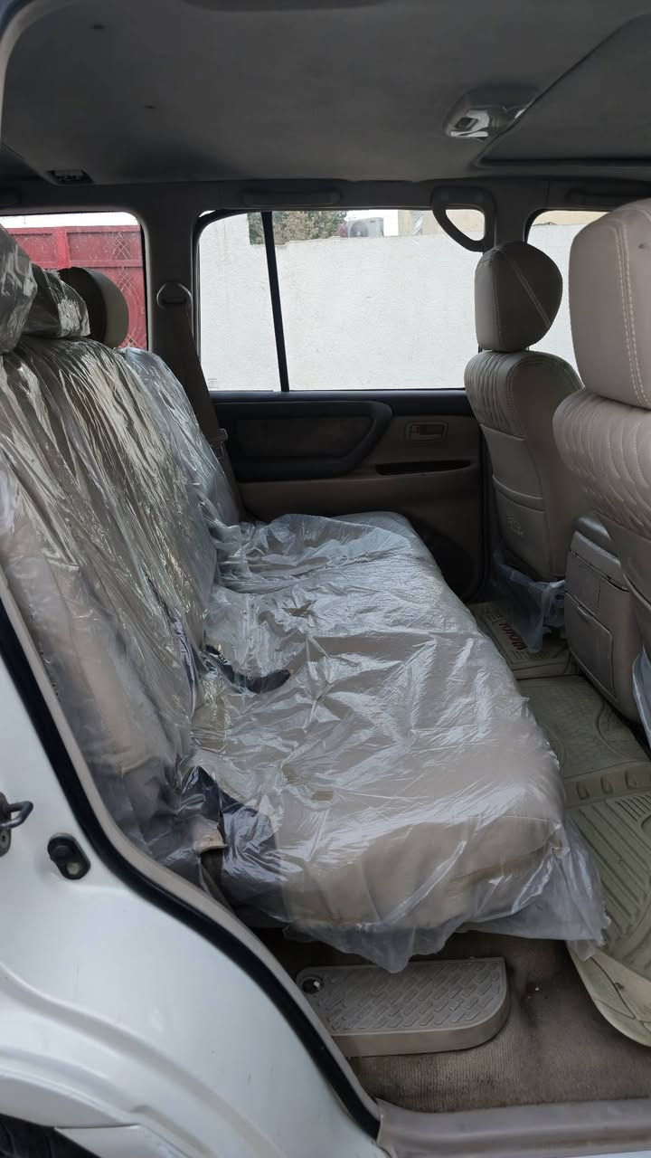 لاندكروز موديل 2000 .
رقم بصرة انكليزي بأسمي تحويل ثاني يوم .

محرك جديد 4700 تراي وين ما تريد.

بصمة تشغيل +تشغيل عن بعد.

مصبوغة حزام السيارة كفالة البدنة والشواصي واللغود شرط الفحص .

 كهربائيات شغالة .

مكانها ميسان مركز المدينة 

للاستفسار *********** .
